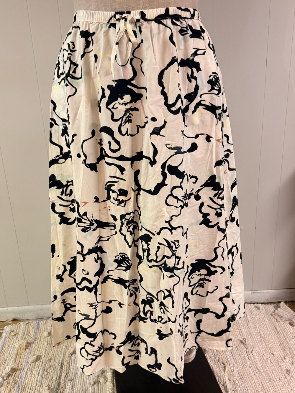 Women's Black & White Floral Midi Skirt